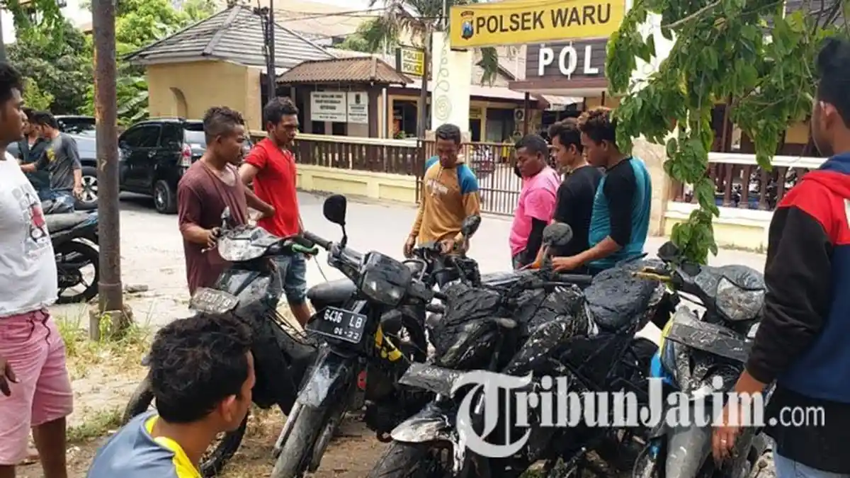 Para Pendatang yang Bentrok dengan Warga Sidoarjo Masih Berada di Polsek Waru