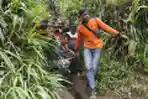Sulitnya Evakuasi Korban Tewas Erupsi Gunung Marapi