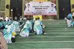 Bupati-Pelalawan-Zukri-saat-pelepasan-225-JCH-asal-Pelalawan.jpg