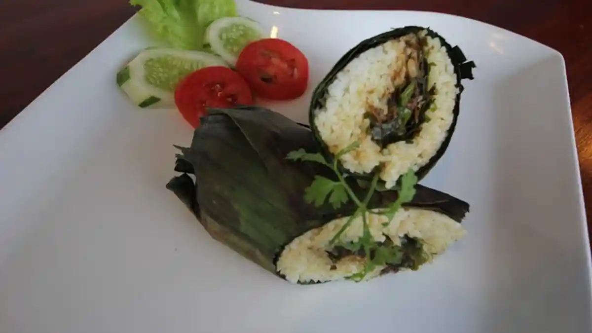 Nasi Bakar Rendang, Menu Spesial di Rumah Cemal Cemil, Pedasnya Bikin Berkeringat