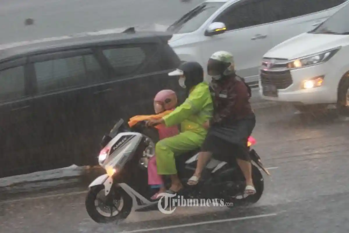 Peringatan Dini Besok Minggu 12 Juni 2022, BMKG: 18 Wilayah Waspada Berpotensi Cuaca Ekstrem