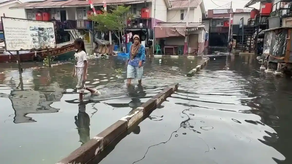 Rob Muara Angke Lumpuhkan Aktivitas Pesisir Jakarta