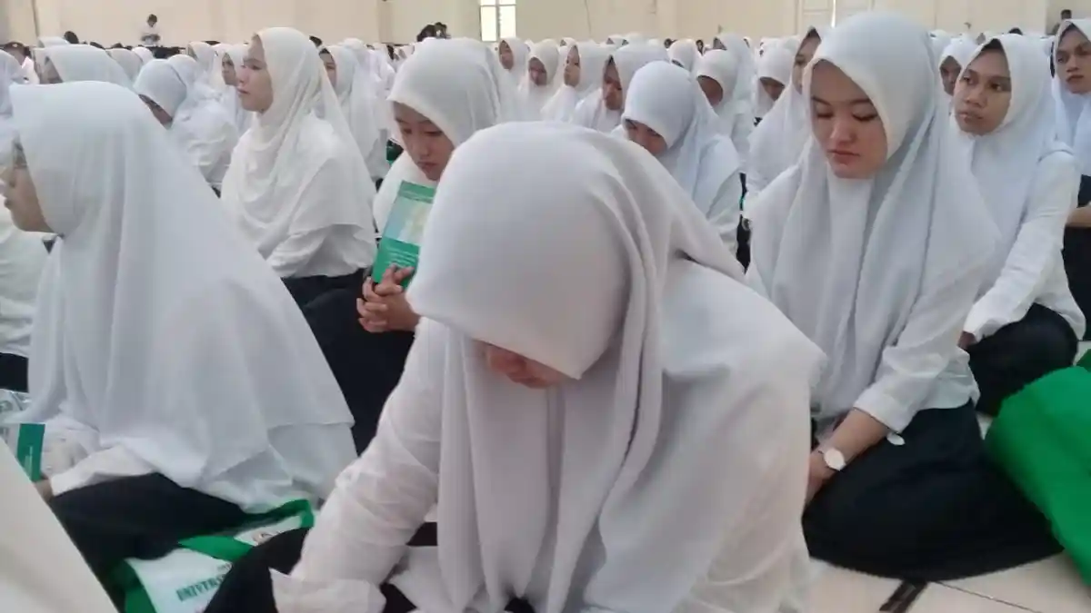 Basri Modding Beri Pendidikan Karakter Ratusan Maba Kedokteran UMI