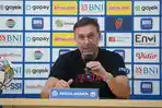Pelatih-Persija-Jakarta-Thomas-Doll-saat-jumpa-pers-sebelum-pertandingan-kontra-Bhayangkara-FC.jpg
