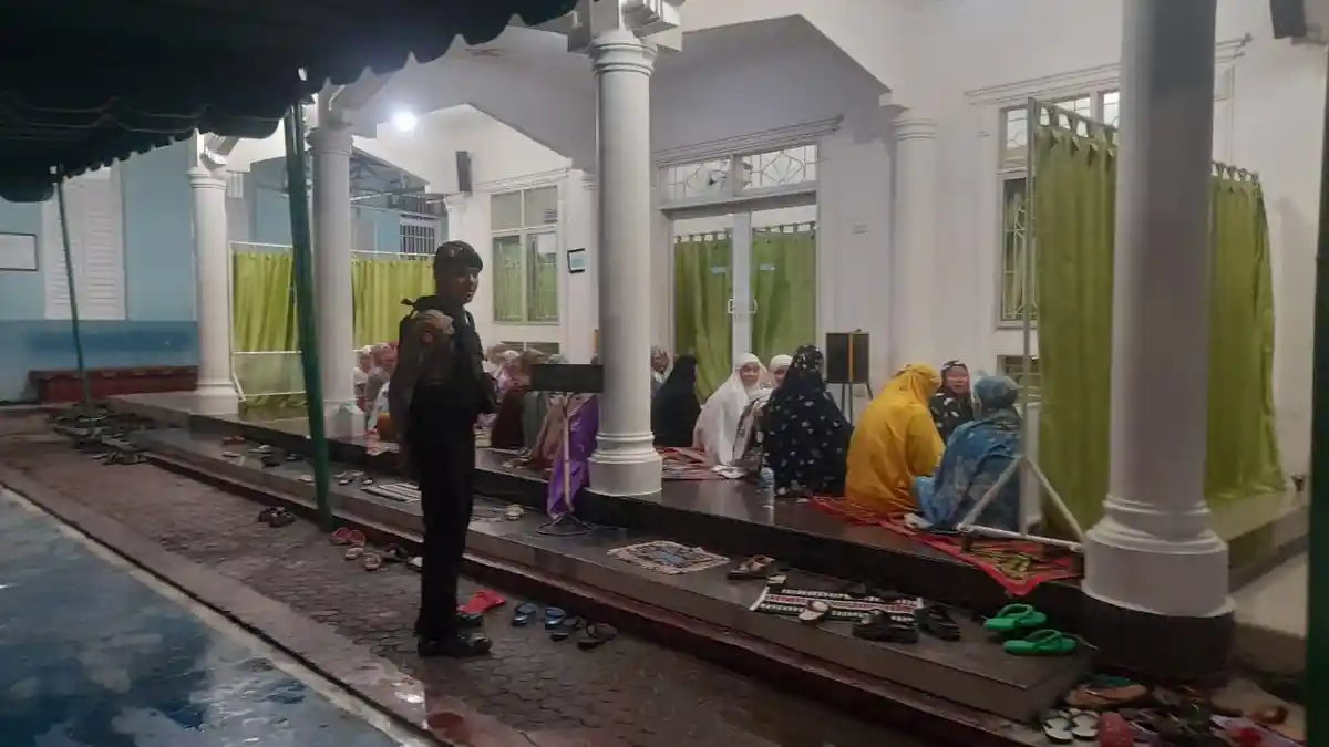 Samapta Polres Tanjungbalai PAM Salat Tarawih di Ramadan Kedua