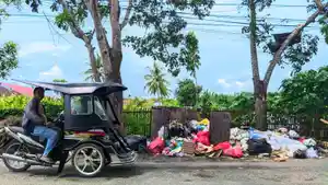 SAMPAH-DI-KOTA-GORONTALO-Kondisi-sampah-di-Jalan-Gelatik-Kelurahan-Heledulaa-Kecamatan-Kota.jpg