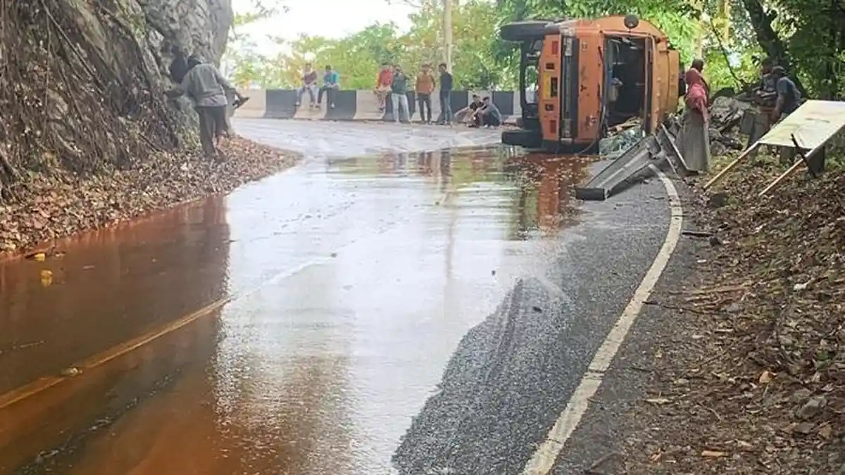 Minyak CPO Tumpah di Lintas Geurute, Warga Harus Menunggu hingga 5 Jam