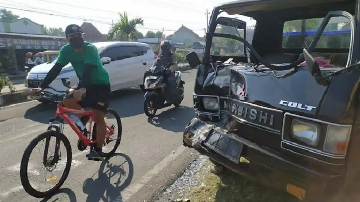 Mobil Muatan Tahu Terlibat Kecelakaan di Karanganyar, Sopir: Hindari Motor Melintang di Jalan  