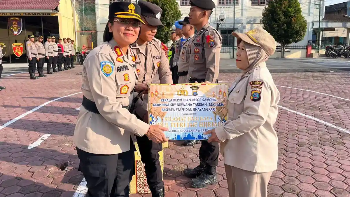 Bingkisan Lebaran Jadi Penyemangat Personel, Polres Samosir Gelar Apel Penyerahan di Mapolres