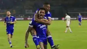 Ramon-Tanque-merayakan-gol-bersama-Uilliam-Barros-saat-Persib-Bandung-melawan-Borneo-FC-pada.jpg