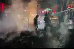 Kebakaran-hebat-melanda-sebuah-warung-di-Desa-Sukamakmur.jpg