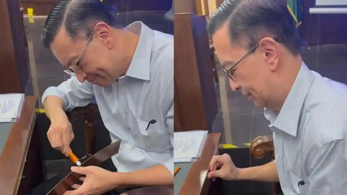 Minta Ajudan Bawa Lem, Tom Lembong Sempat-sempatnya Mengelem Bagian Meja Sidang yang Terkelupas