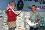 Penyaluran Bantuan Pangan di Malang