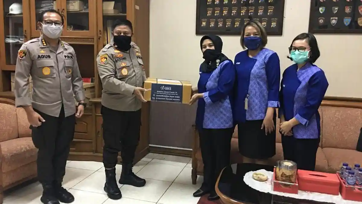 Mabes Polri Menerima Bantuan 2000 Hand Sanitizer untuk Cegah Pandemi Covid-19