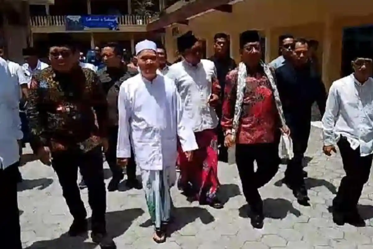 Mahfud MD Ziarah Makam KHR As'ad Syamsul Arifin Situbondo