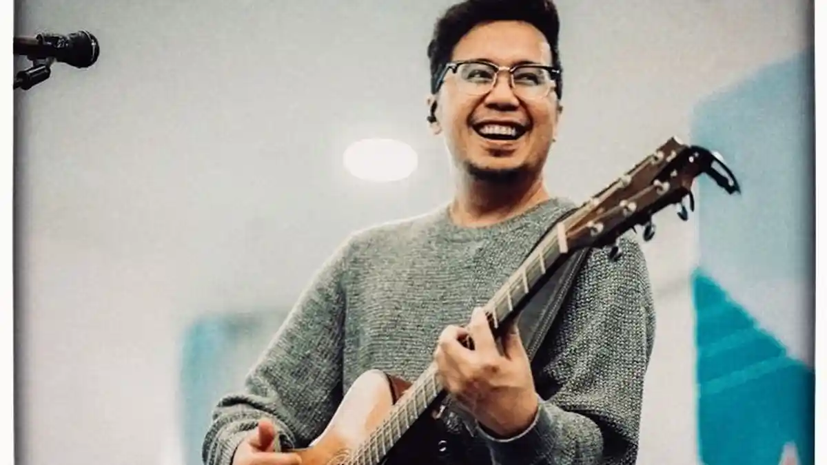 Chord Gitar ''Terlambat'' - Adera: Terlambat Sudah Semua Kali Ini, yang Ku Inginkan Tak Lagi Sendiri