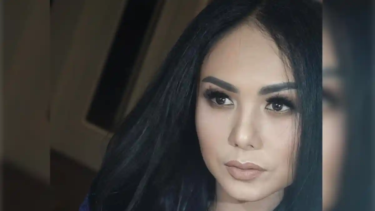 Yuni Shara - 5 Faktanya yang Bikin Heboh, Dari Tampil Tanpa Make Up Hingga Makan Di Angkringan!