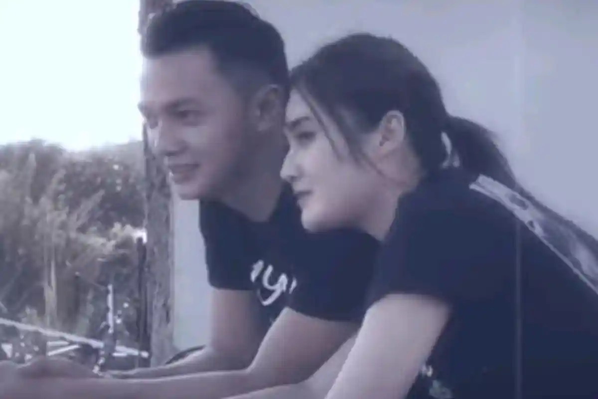 Makin Mesra dan Intim, Intip Foto-foto Kedekatan Nella Kharisma dan Dory Harsa