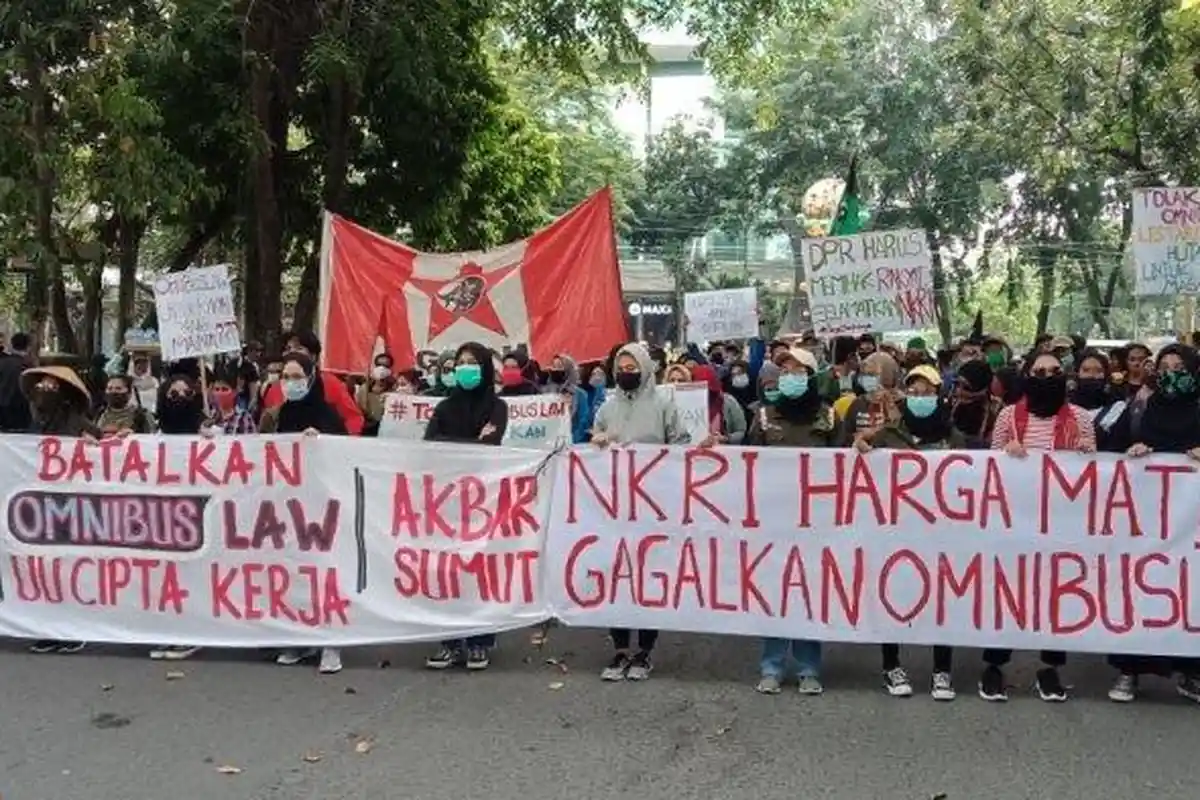 Zainal Arifin Tegaskan Publik Tak Lagi Bisa Dibohongi Jargon UU Cipta Kerja: Semua Tahu Ini Oligarki