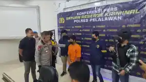 Tersangka_Suami_yang_Bunuh_Istri_Berniat_Kabur_ke_Pulau_Nias_Tapi_Ditangkap_Polres_Pelalawan.jpg