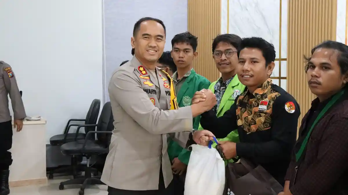 Sambut Ramadan, Polres Tapteng Gandeng Mahasiswa Gelar Baksos Polri Presisi
