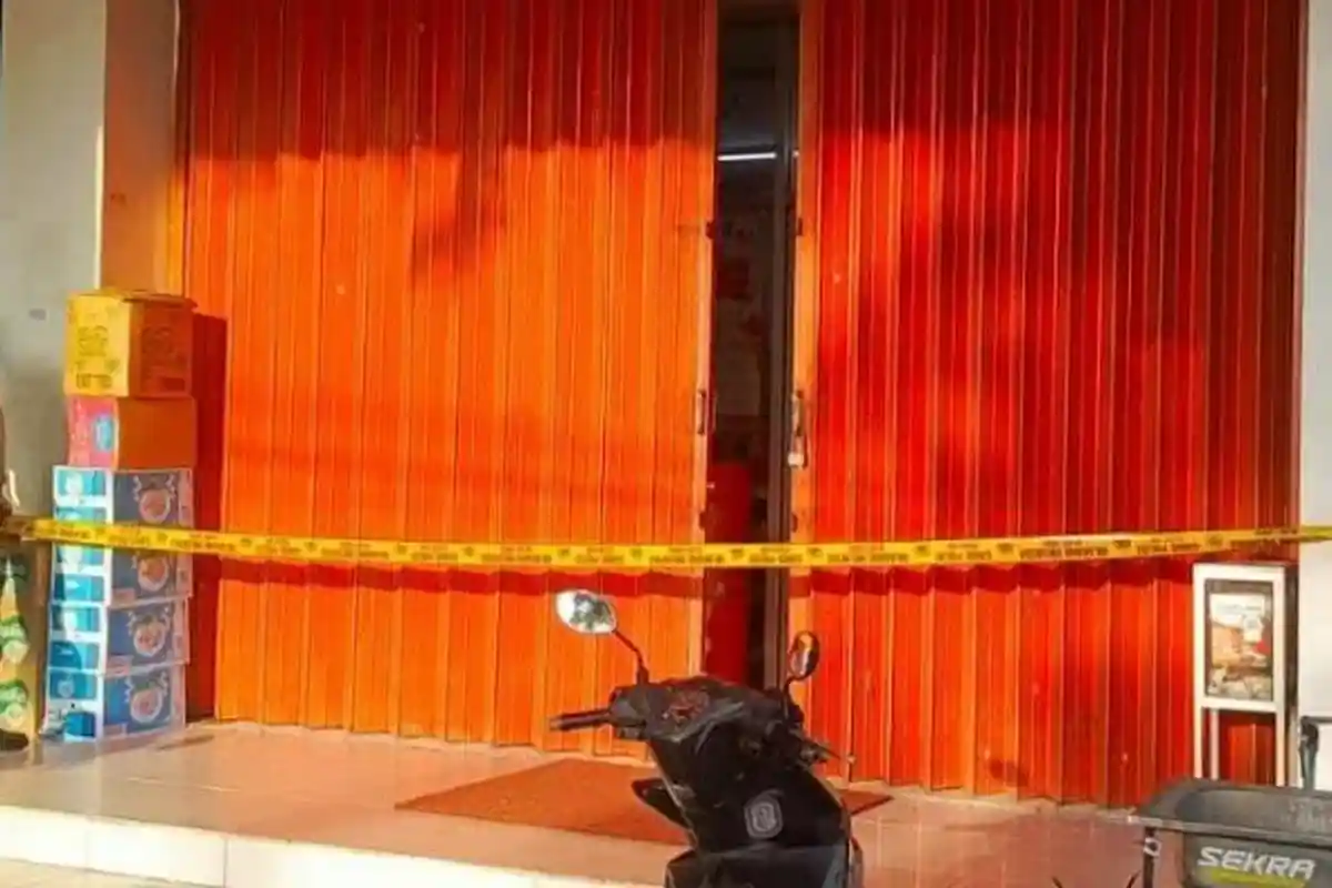 2 Menit Beraksi, Komplotan Perampok Bersajam Gasak Uang Puluhan Juta Dari Minimarket di Jombang