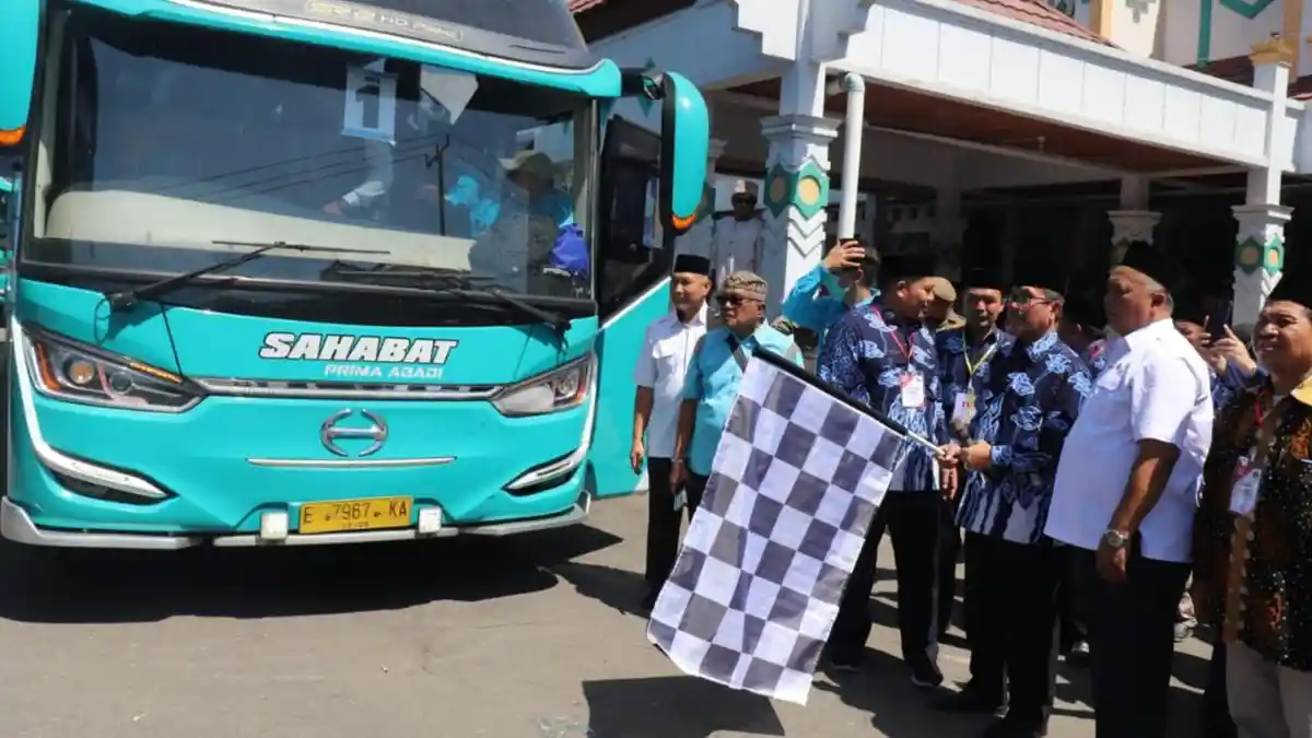 Bupati Cirebon Titip Doa Ini Saat Lepas Pemberangkatan Rombongan Pertama Jemaah Haji