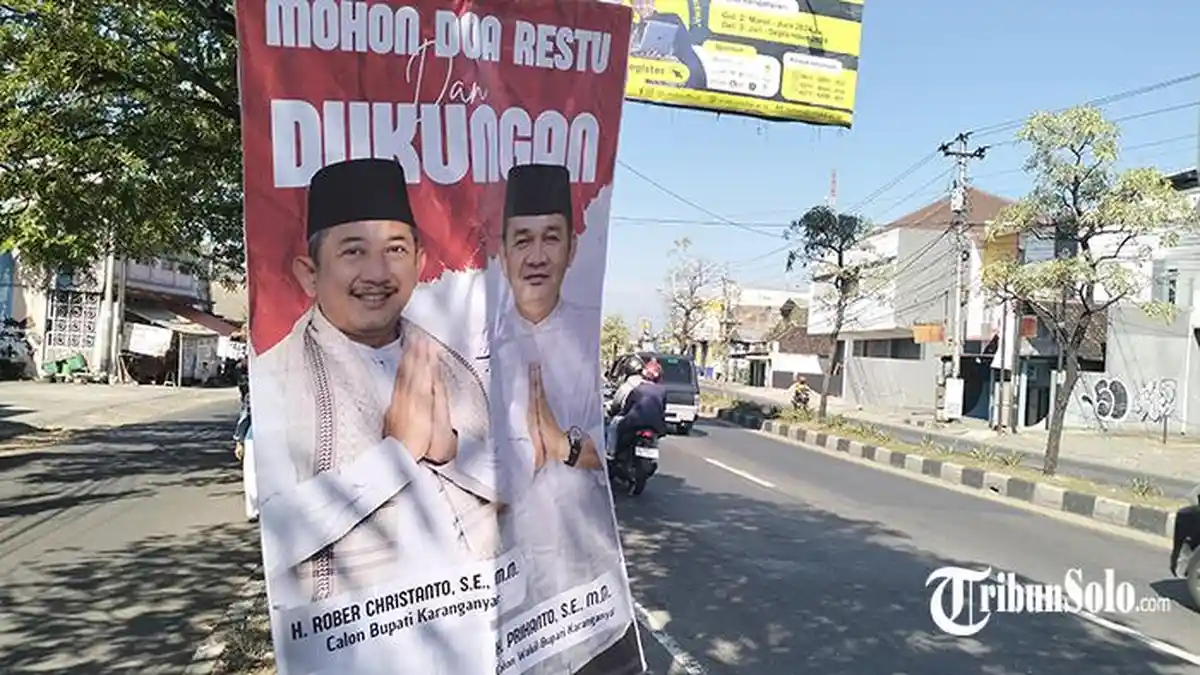 Baliho Rober - Prihanto Bertebaran, Rekom PDIP buat Pilkada Karanganyar Jateng Turun Akhir Juli ?