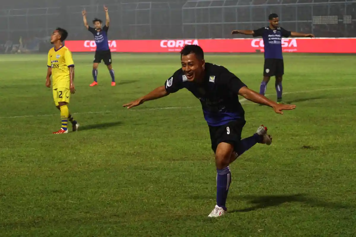 Arema Unggul Tipis 1-0 atas Persipura Jayapura