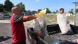 Personel-Polres-Bangka-Tengah-saat-melakukan-kegiatan-kerja-bakti.jpg
