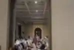 Ribuan Umat Muslim Surabaya Lakukan Ibadah Itikaf