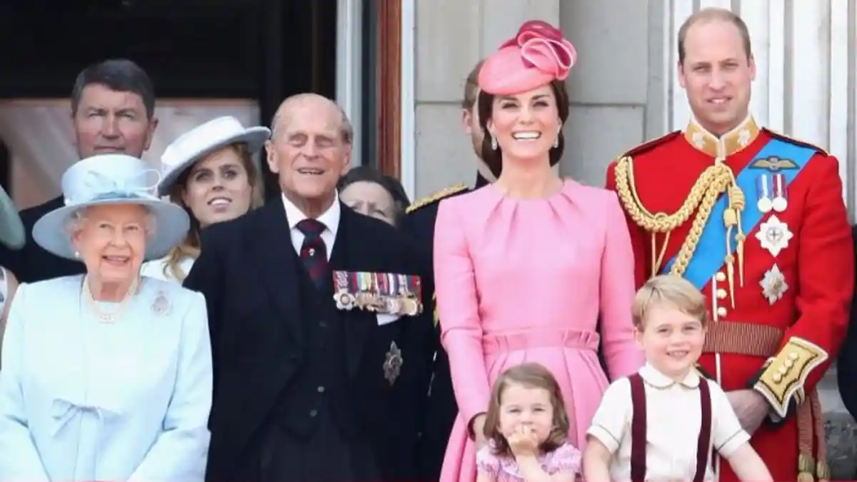 10 Aturan Kerajaan yang Harus Dipatuhi oleh Royal Family, No 3 Tidak Boleh Menggunakan Media Sosial!