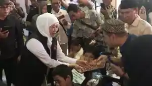 Gubernur-Jawa-Timur-Khofifah-Indar-Parawansa-bansos.jpg