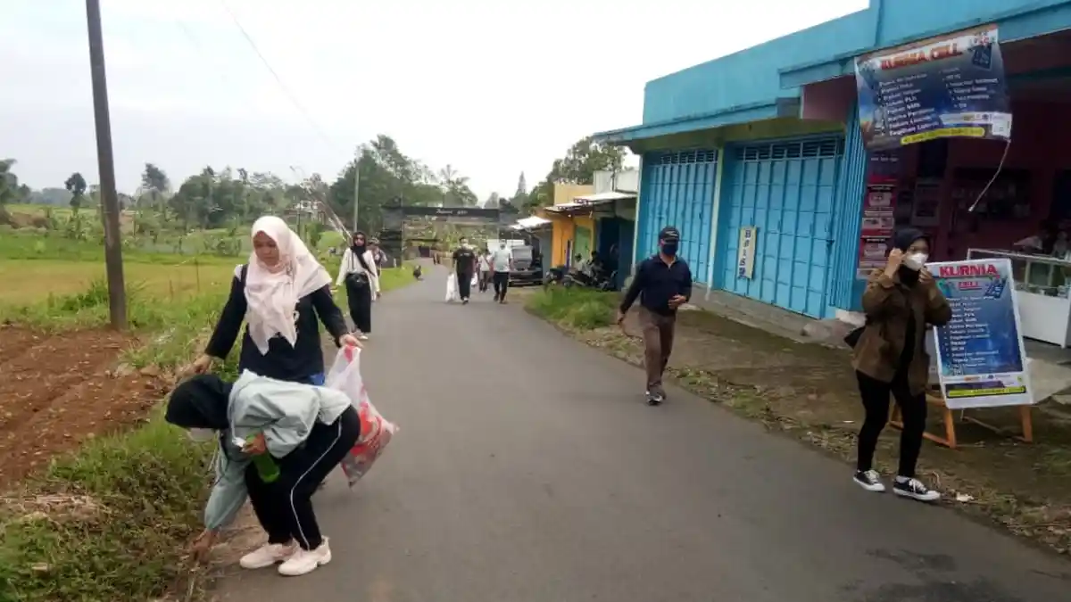 Dinas Lingkungan Hidup Batang Edukasi Gerakan Pungut Sampah