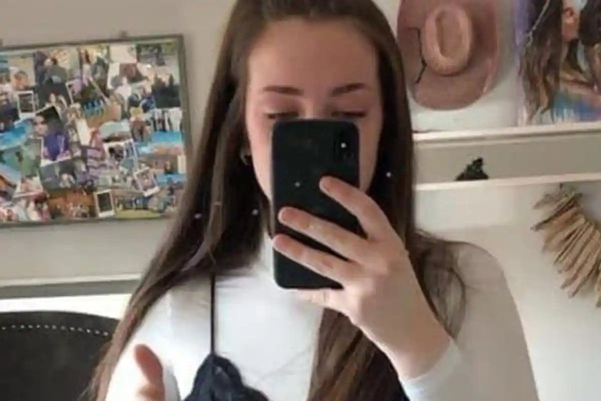 Siswi SMA Diusir dari Sekolah Karena Pakai Seragam Seperti Pakaian Dalam, Teman-teman Beri Dukungan