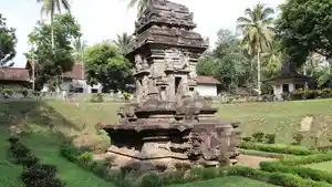 Candi-Sawentar.jpg