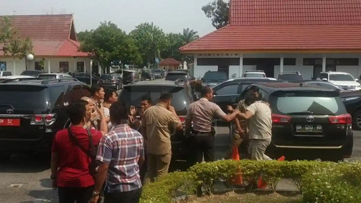 Momen Jenderal Polisi Usir 2 Mahasiswa di Acara Rapat, 'Tolong Hormati Saya'