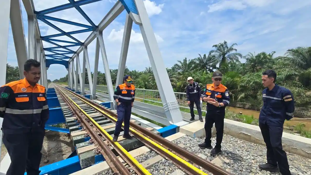 Amankan Perjalanan Akhir Tahun, KAI Sumut Perbarui Bantalan Rel di 10 Titik Strategis