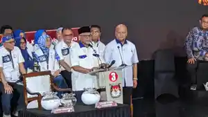 Ahmad-Syaikhu-dan-Ilham-Habibie-mengikuti-debat-terbuka-di-gedung-IPC-PMLI.jpg
