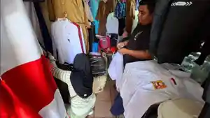sejumlah-toko-penjual-seragam-sekolah-di-Pasar-Raya-Rantau.jpg