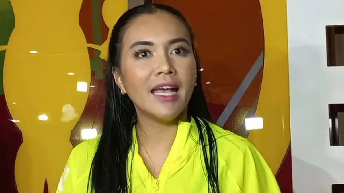 Denada Akui Oplas Wajah dan Payudara Agar Tetap Eksis di Dunia Artis    