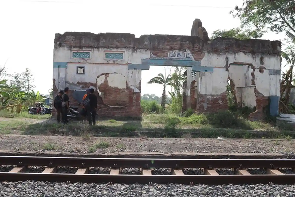 Cerita Kereta Api di Cirebon-Indramayu yang Dulunya Digunakan Sebagai Alat Pengangkut Gula dan Beras