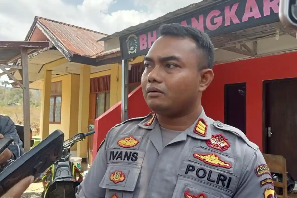Kapolsek Komodo Tersulut Emosi Ditegur Pakai Helm di Ruangan ATM
