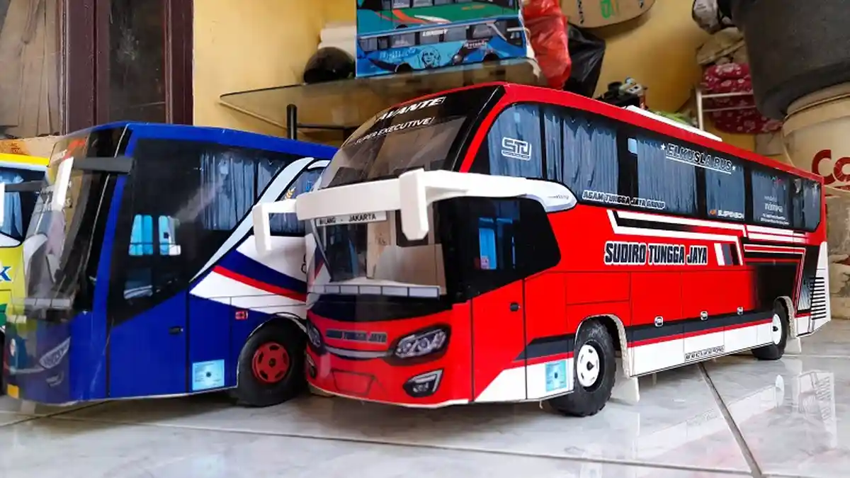 Hobi yang Bisa Jadi Tambahan Penghasilan, Warga Serang Buat Miniatur Bus