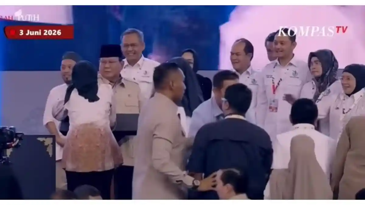 Momen Prabowo Marahi Emak-Emak Mitra MBG di Panggung: Yang Disiplin, Malu Ada Orang Asing