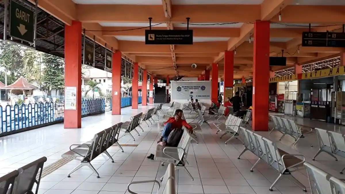 Larangan Mudik Efektif, Terminal Kampung Rambutan Tampak Sepi
