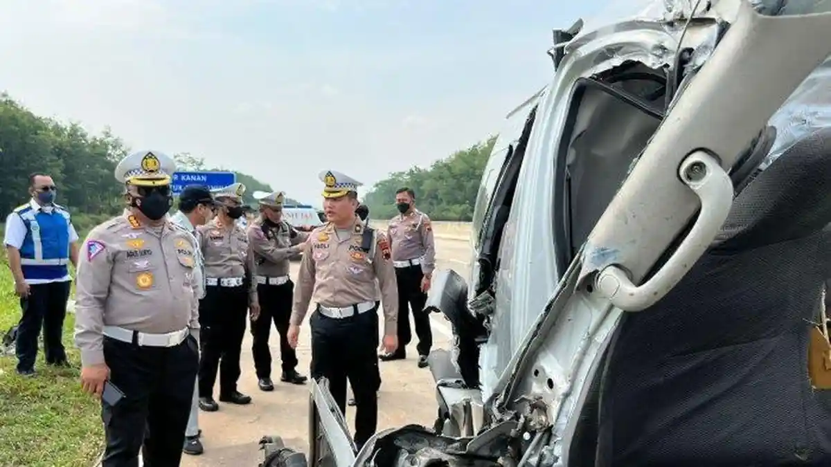 Kecelakaan Maut di Tol Batang-Semarang, Sopir Diduga Mengantuk hingga Identitas 7 Korban Tewas