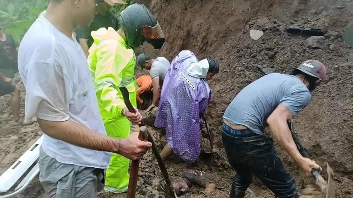 BREAKING NEWS: Dua Buruh Proyek di Ubud Tewas Tertimpa Longsor