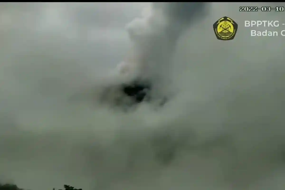 BPPTKG Jelaskan Pembentukan Awan Panas Guguran Gunung Merapi Pada 9-10 Maret 2022