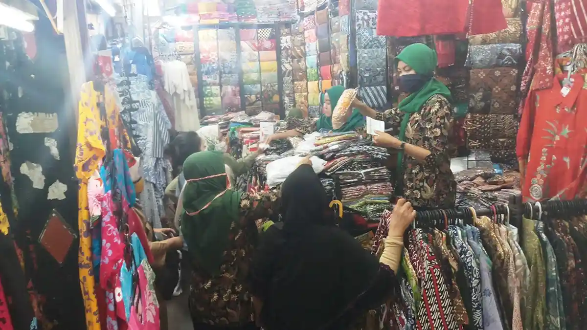 Libur Panjang, Pedagang Batik di Pasar Beringharjo Akui Terjadi Peningkatan Penjualan